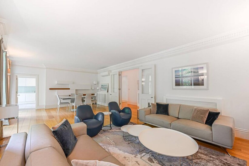 Thurloe Place, South Kensington... 3 bed flat to rent - £8,645 pcm (£1,995 pw)