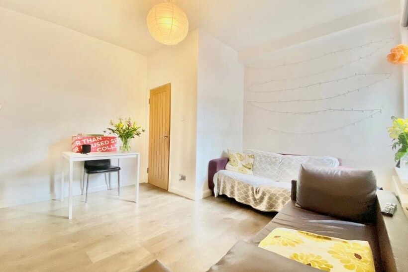 London SW17 4 bed terraced house to rent - £3,750 pcm (£865 pw)