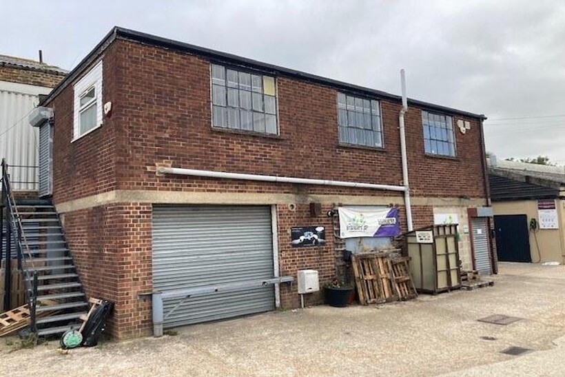 Commercial Workshop/Storage Facility on outskirts