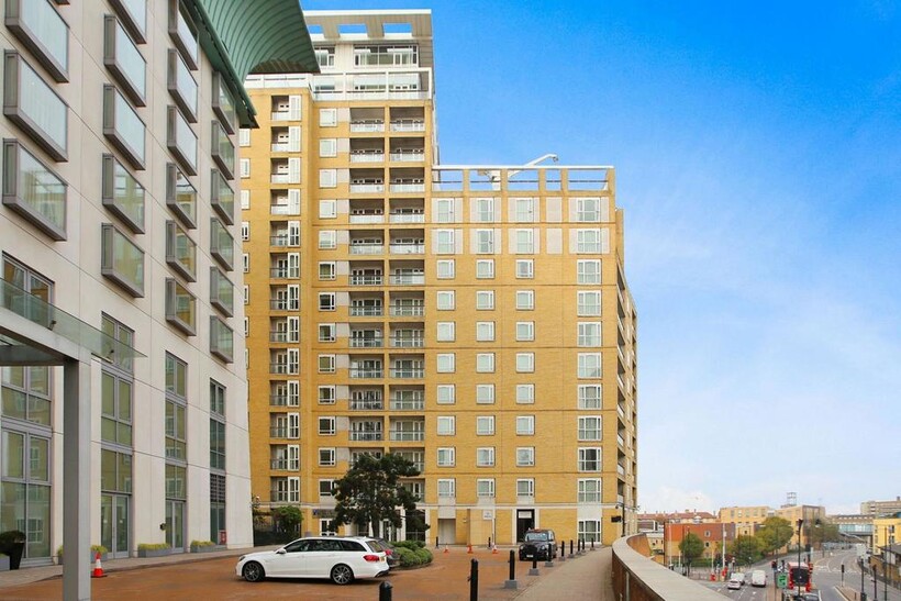 Westferry Circus, London E14 2 bed apartment to rent - £3,943 pcm (£910 pw)