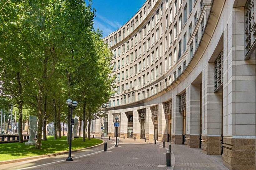 Westferry Circus, London E14 2 bed apartment to rent - £3,943 pcm (£910 pw)