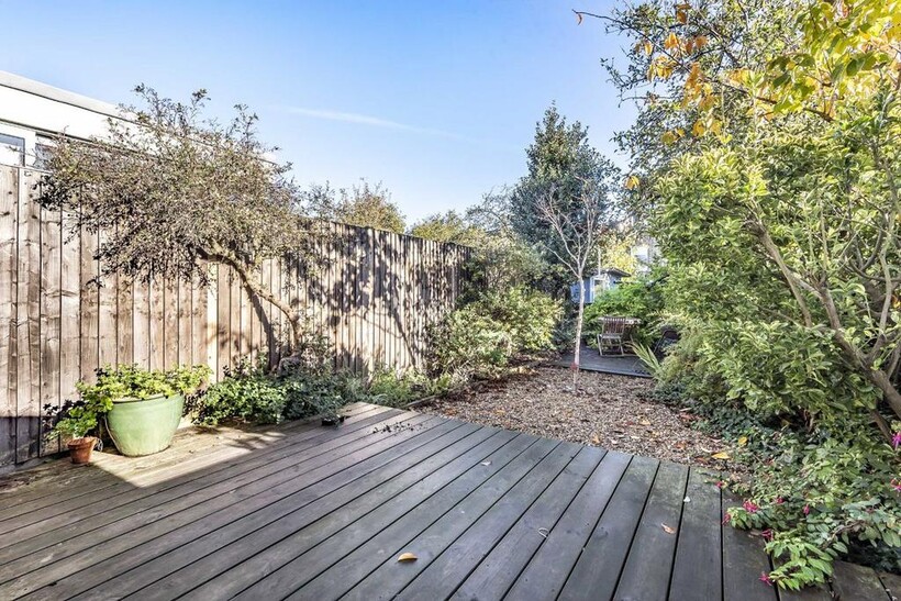 Langler Road, London NW10 2 bed flat to rent - £2,297 pcm (£530 pw)
