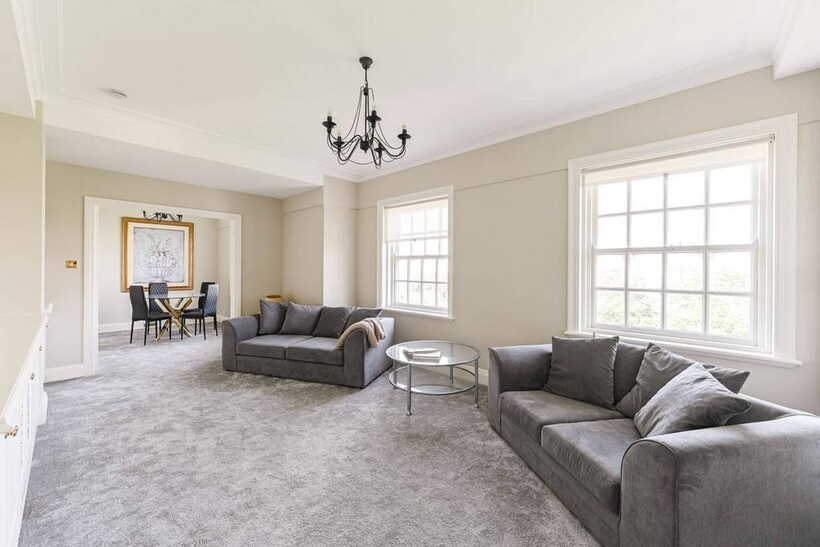 Ovington Court, Knightsbridge... 2 bed flat to rent - £9,533 pcm (£2,200 pw)