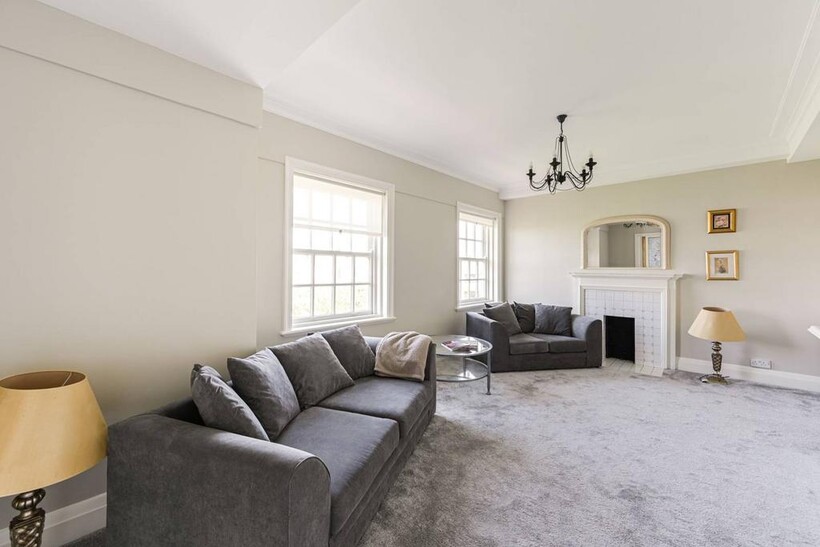 Ovington Court, Knightsbridge... 2 bed flat to rent - £9,533 pcm (£2,200 pw)