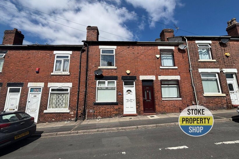 Broadhurst Street, Stoke-on-Trent ST6 2 bed terraced house to rent - £565 pcm (£130 pw)