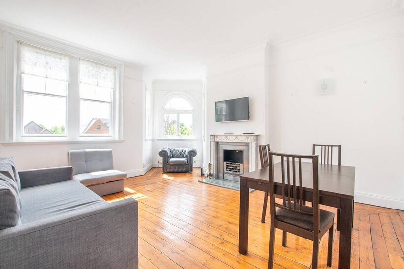 Christchurch Avenue, Queen's Park... 2 bed flat to rent - £3,467 pcm (£800 pw)