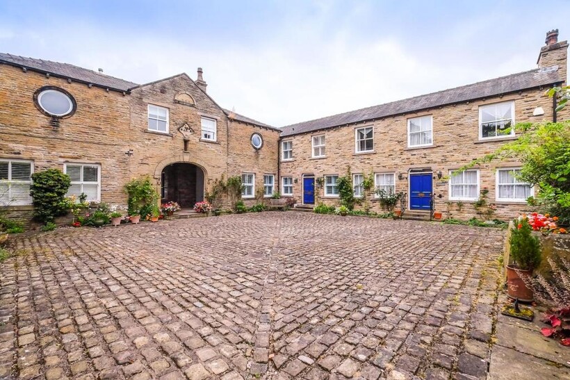 Fenay Hall, Fenay Lane, Huddersfield HD8 4 bed house to rent - £2,295 pcm (£530 pw)