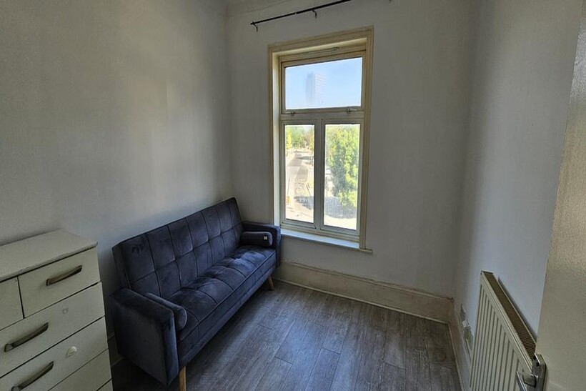 Canning Town, London, E16 1 bed flat to rent - £1,325 pcm (£306 pw)
