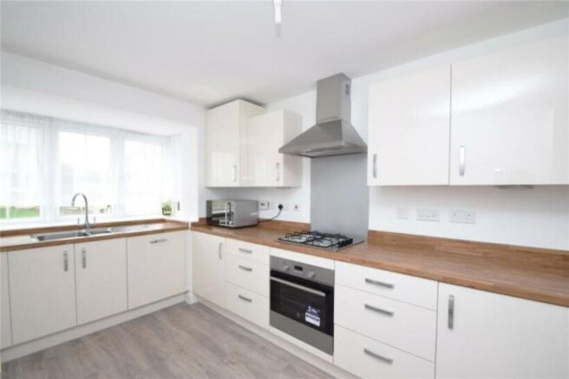 Staincliffe Drive, Bradford BD22 4 bed semi-detached house to rent - £1,075 pcm (£248 pw)