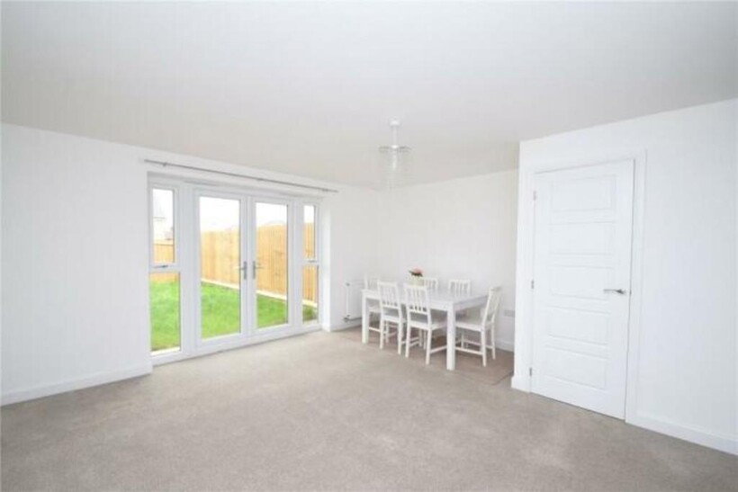 Staincliffe Drive, Bradford BD22 4 bed semi-detached house to rent - £1,075 pcm (£248 pw)