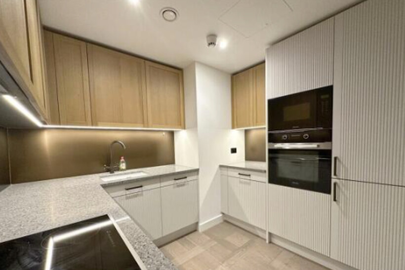 3 Boxwood Gardens, London E1W 2 bed flat to rent - £3,700 pcm (£854 pw)