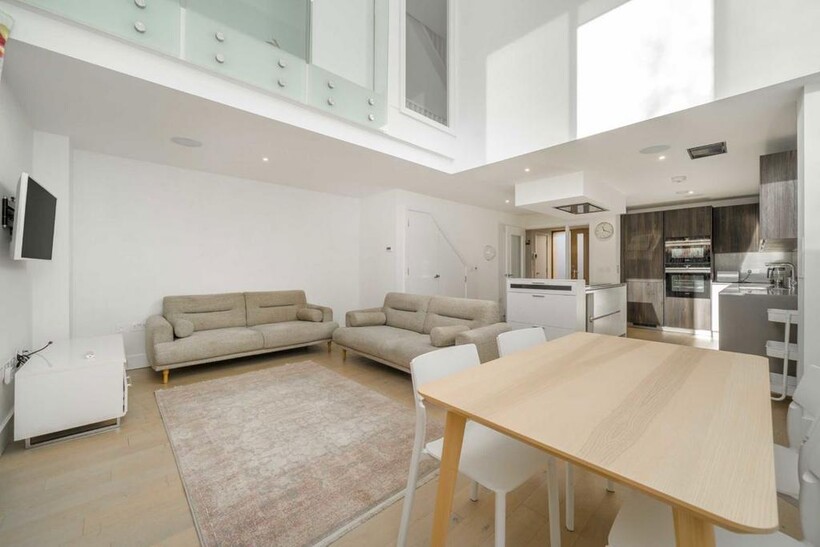 Vinery Way, London W6 3 bed house to rent - £5,048 pcm (£1,165 pw)