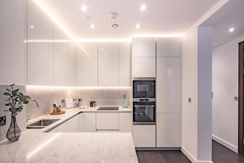 Thornes House Mid Term Let SW11 2 bed flat to rent - £8,342 pcm (£1,925 pw)