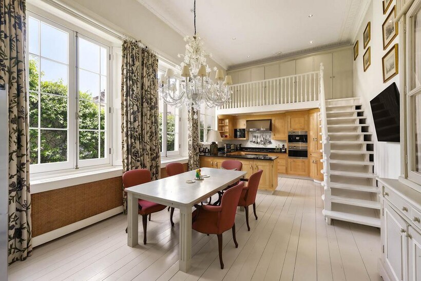 Eaton Place, London, SW1X 9 bed townhouse to rent - £65,000 pcm (£15,000 pw)