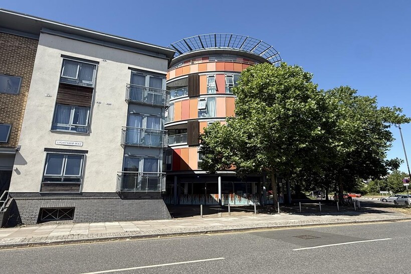 Quayside Drive, Colchester CO2 2 bed apartment to rent - £1,250 pcm (£288 pw)