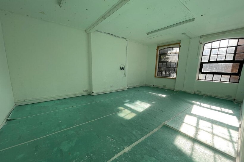 1c Darnley Rd 1st Floor Units (4).JPG