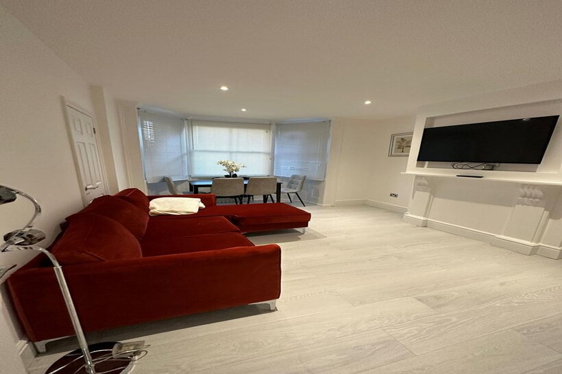Gauden Road, London, SW4 2 bed flat to rent - £2,490 pcm (£575 pw)