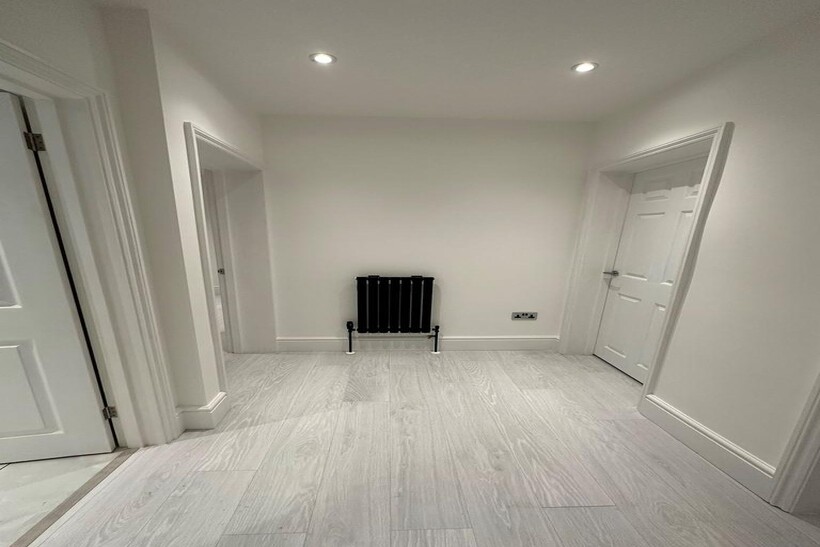 Gauden Road, London, SW4 2 bed flat to rent - £2,490 pcm (£575 pw)