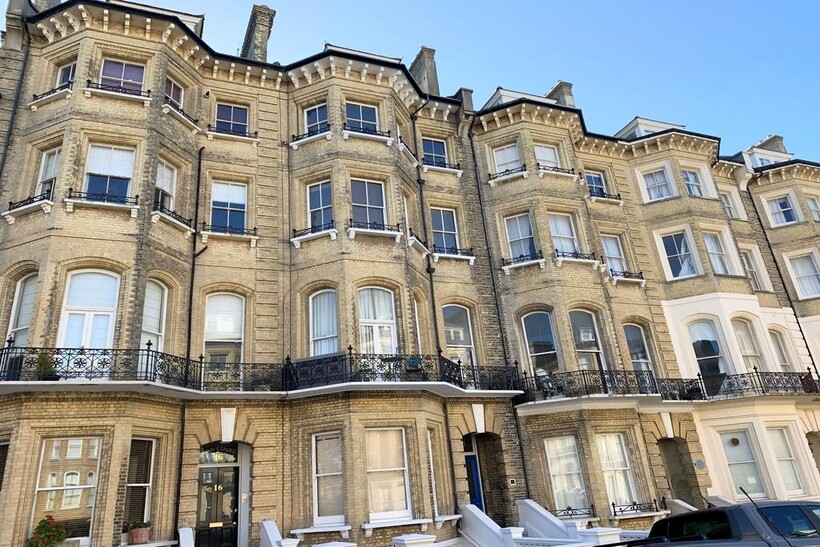 First Avenue, Hove BN3 2 bed apartment to rent - £1,595 pcm (£368 pw)