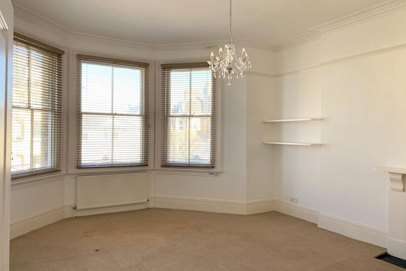 First Avenue, Hove BN3 2 bed apartment to rent - £1,595 pcm (£368 pw)