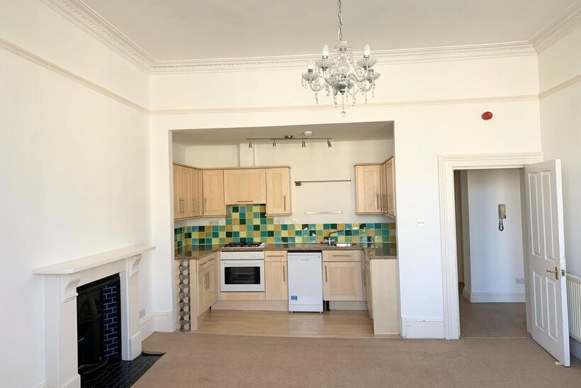 First Avenue, Hove BN3 2 bed apartment to rent - £1,595 pcm (£368 pw)