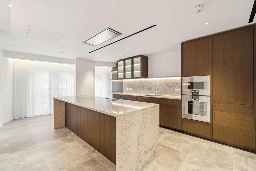Basil Street, London, SW3 4 bed flat to rent - £34,450 pcm (£7,950 pw)