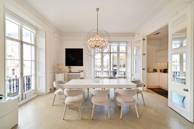 Eaton Place, SW1X 2 bed apartment to rent - £23,833 pcm (£5,500 pw)