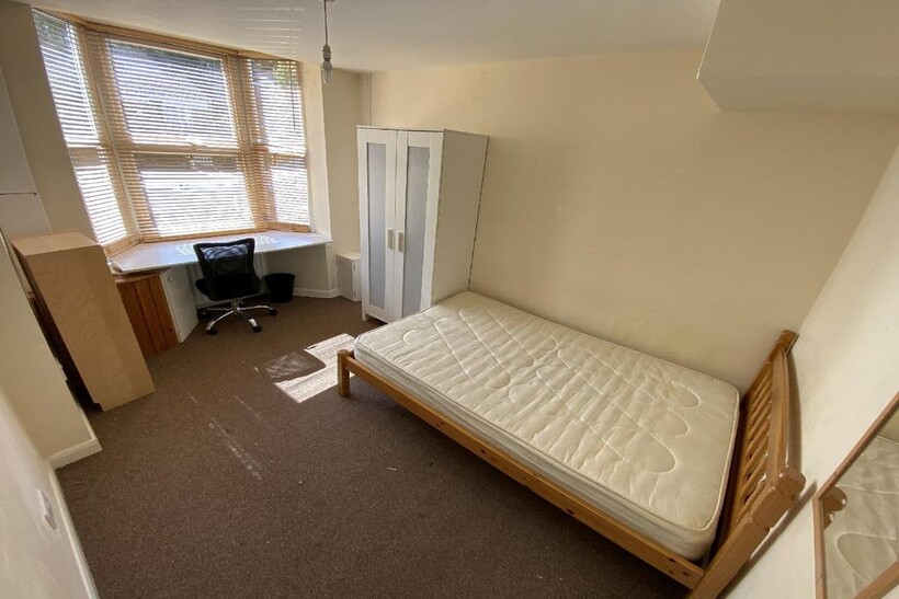 Birmingham B29 1 bed in a house share to rent - £469 pcm (£108 pw)