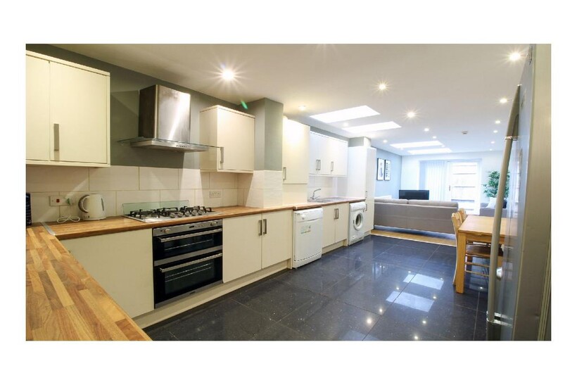 Birmingham B29 1 bed in a house share to rent - £565 pcm (£130 pw)