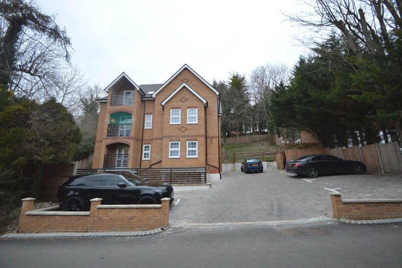 KENLEY 2 bed apartment to rent - £1,590 pcm (£367 pw)