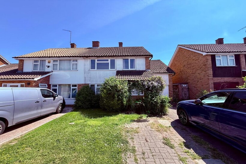 Sparrows Herne, Basildon 4 bed semi-detached house to rent - £1,625 pcm (£375 pw)