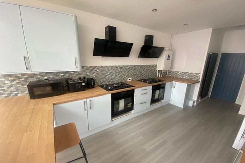 57 Inglefield Avenue, Cardiff, CF14 1 bed in a house share to rent - £700 pcm (£162 pw)