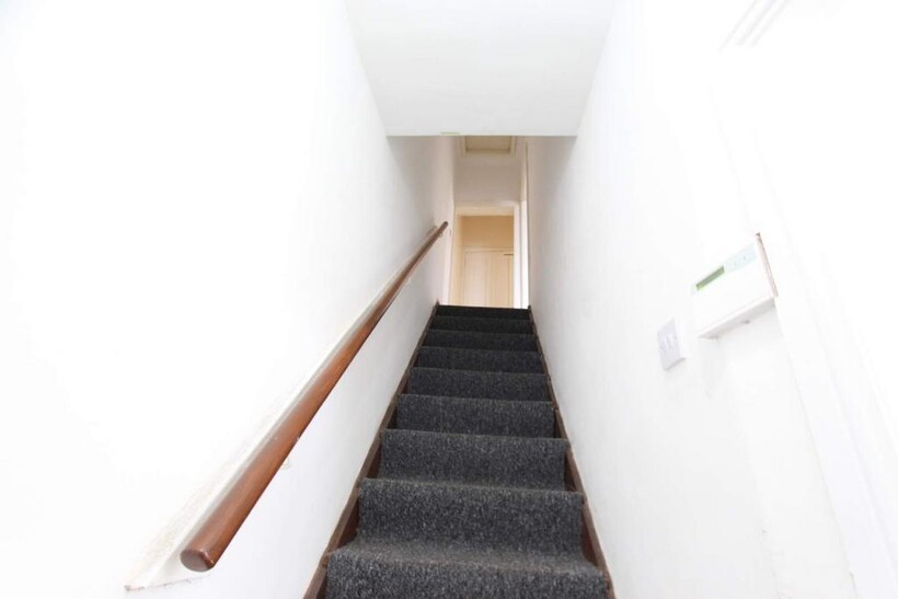 Milkstone Road, Deeplish, Rochdale Property to rent - £300 pcm (£69 pw)