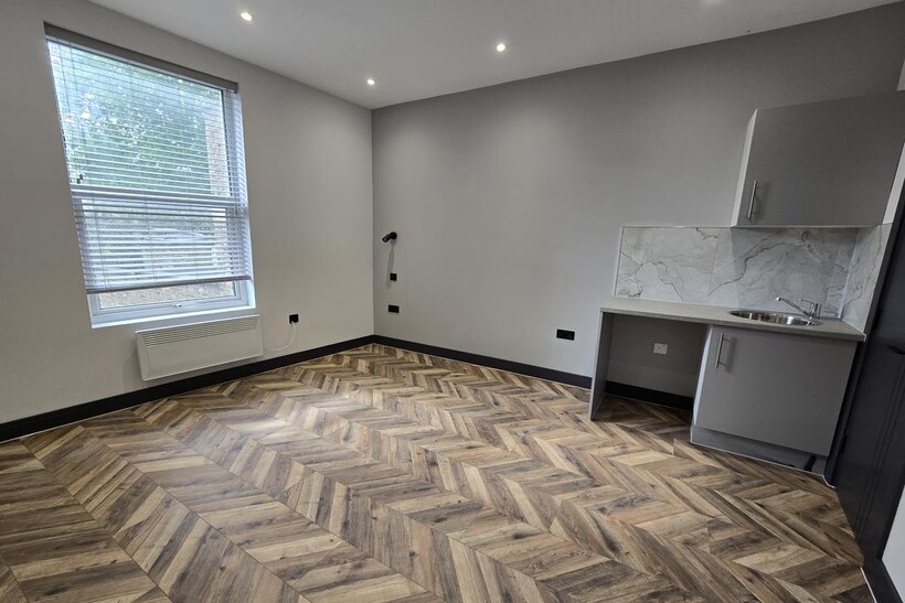 Newington Green Road, London N1 5 bed flat to rent - £5,850 pcm (£1,350 pw)