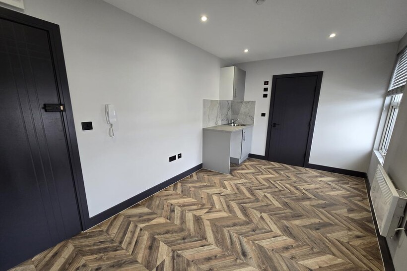 Newington Green Road, London N1 5 bed flat to rent - £5,850 pcm (£1,350 pw)