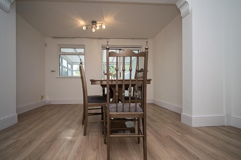 Parsonage Road, Rainham RM13 4 bed terraced house to rent - £2,350 pcm (£542 pw)