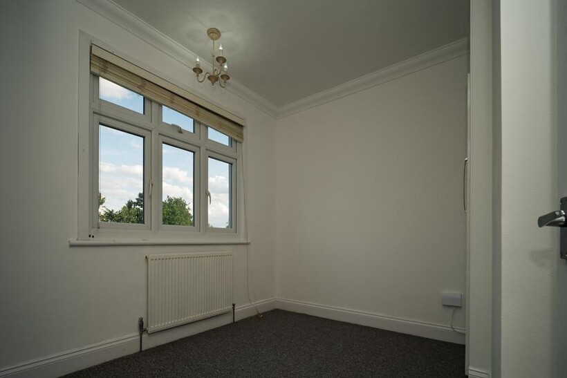 Parsonage Road, Rainham RM13 4 bed terraced house to rent - £2,350 pcm (£542 pw)