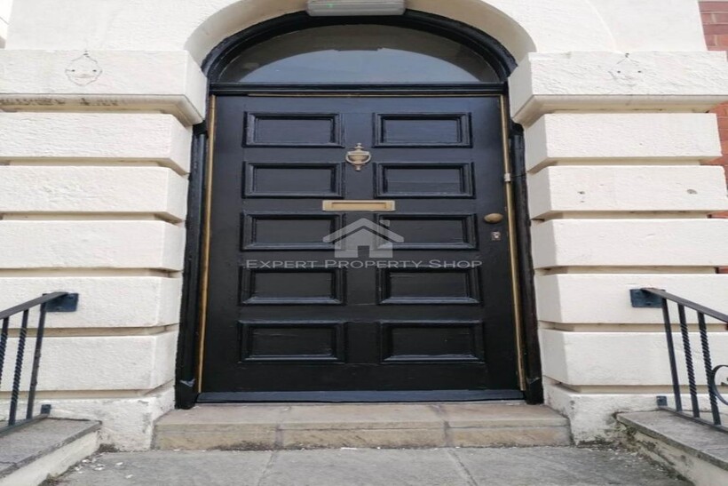 *EN-SUITE ROOM*Room 6.  PARK STREET.... 1 bed in a house share to rent - £495 pcm (£114 pw)