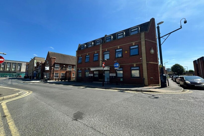 Church Street, Slough 1 bed apartment to rent - £1,275 pcm (£294 pw)