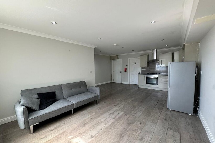 Church Street, Slough 1 bed apartment to rent - £1,275 pcm (£294 pw)