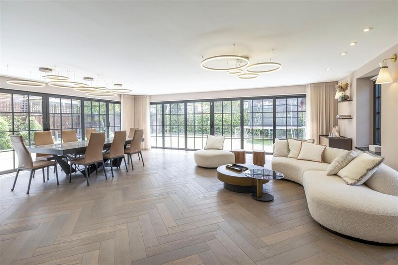 Parklands Drive, London, N3 6 bed detached house to rent - £11,000 pcm (£2,538 pw)