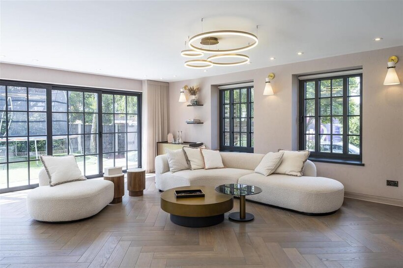 Parklands Drive, London, N3 6 bed detached house to rent - £11,000 pcm (£2,538 pw)