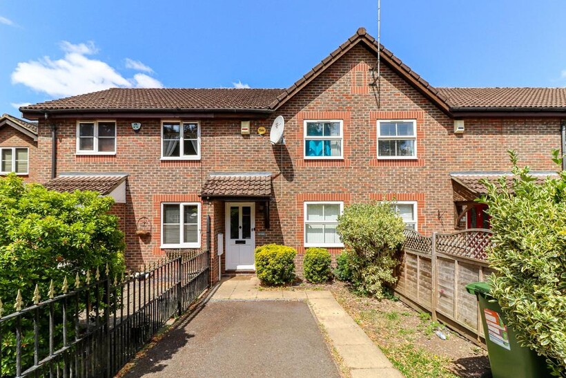 St Michaels Drive, Sheepcot Lane... 2 bed terraced house to rent - £1,675 pcm (£387 pw)