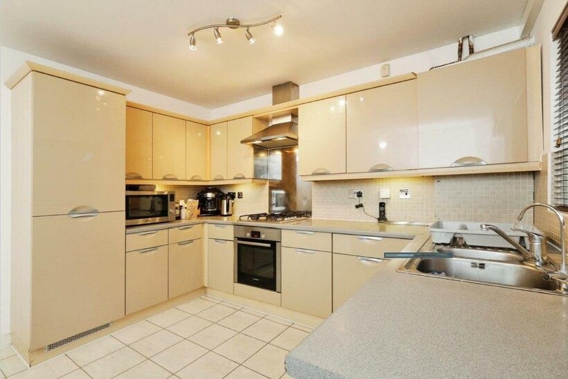 5 Bedroom Town House