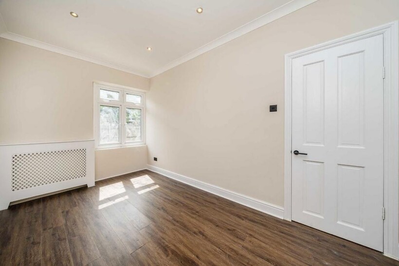 Woodstock Road, London W4 2 bed flat to rent - £1,993 pcm (£460 pw)