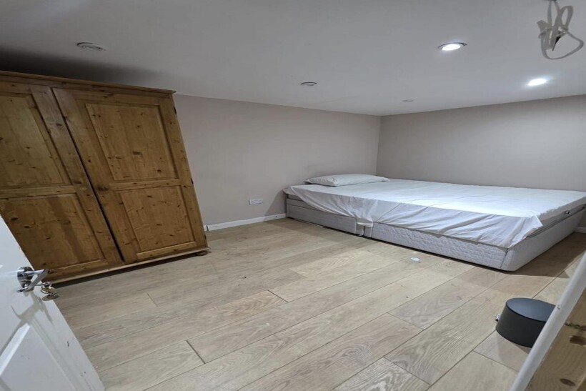 Double Room to Let in a Shared House