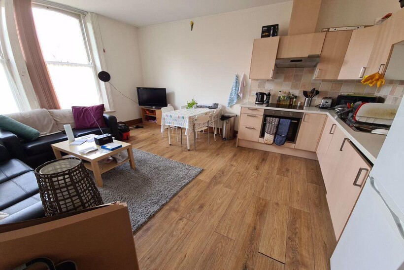 Hyde Terrace, Leeds 3 bed house to rent - £1,547 pcm (£357 pw)