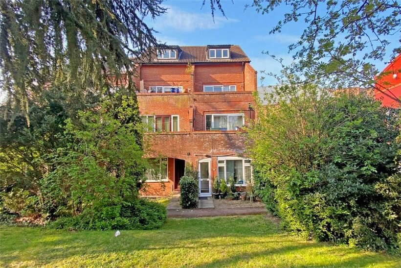 Cumbrian Way, Uxbridge, UB8 1 bed apartment to rent - £1,425 pcm (£329 pw)
