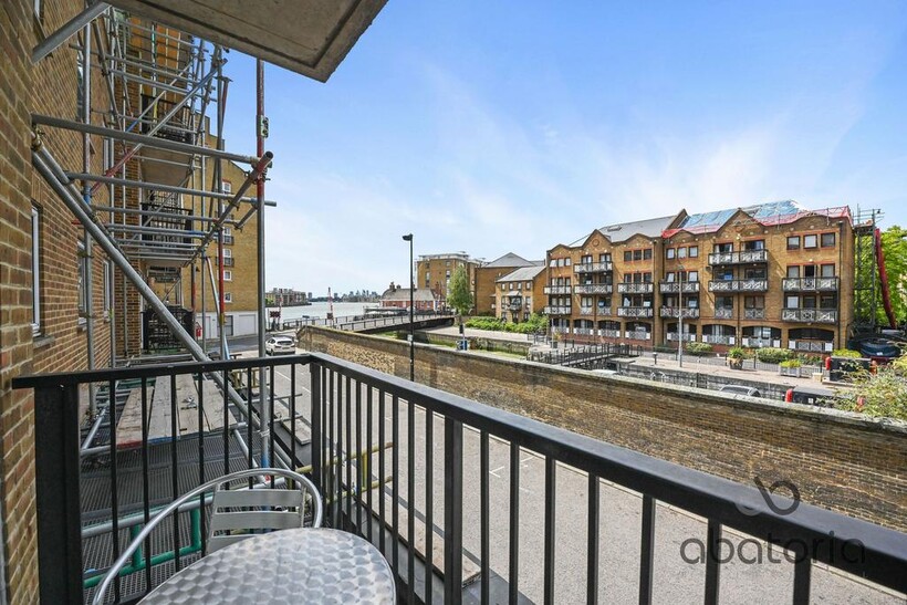 Lockview Court, 67 Narrow Street... 2 bed apartment to rent - £2,396 pcm (£553 pw)