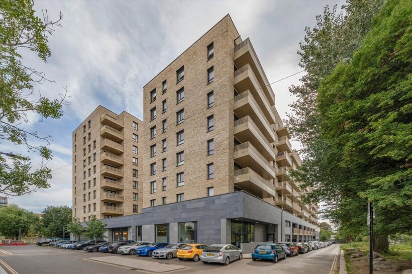 Osborne Road, London W3 2 bed flat to rent - £2,448 pcm (£565 pw)